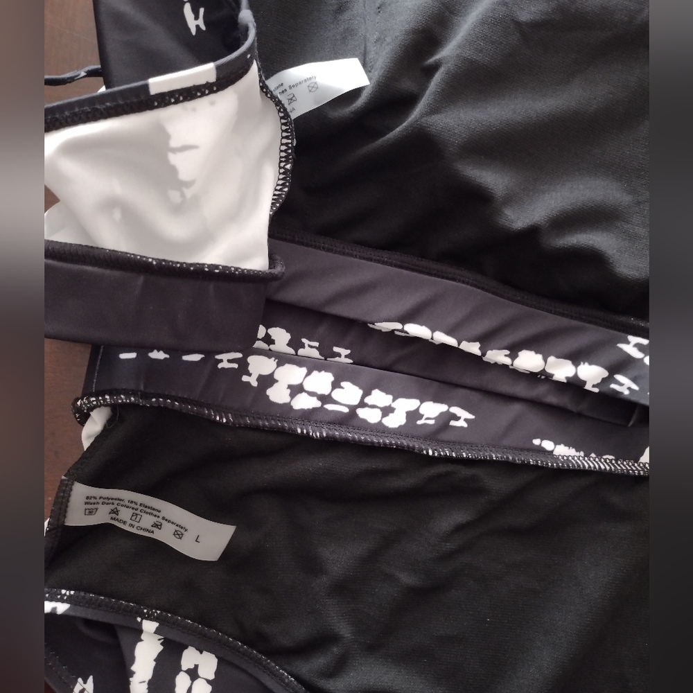 Swimming suit bundle of two (2 piece) Tropical And Black Size Large - Picture 6 of 15